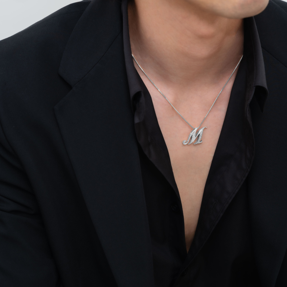 新品] ユキザキ アルファ イニシャルペンダントトップ【M】Mサイズ