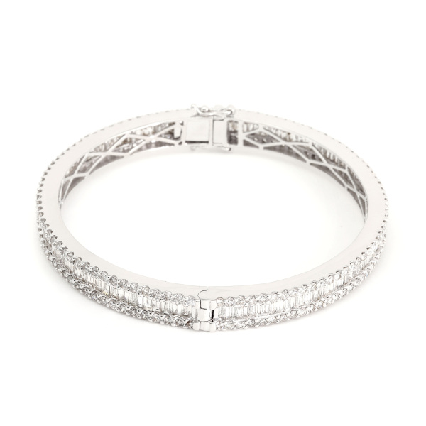 ユキザキセレクトジュエリー　18k.ダイヤバングル ユキザキセレクトジュエリー 18k.ダイヤバングル レディース