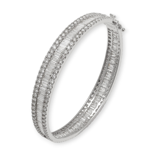 ユキザキセレクトジュエリー　18k.ダイヤバングル ユキザキセレクトジュエリー(YUKIZAKI SELECT JEWELRY) バングルの通販